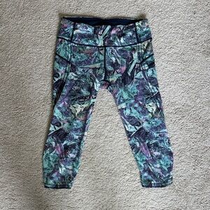 Lululemon Run Cropped Leggings with Pockets - Size 6 - rare multicolor 💖